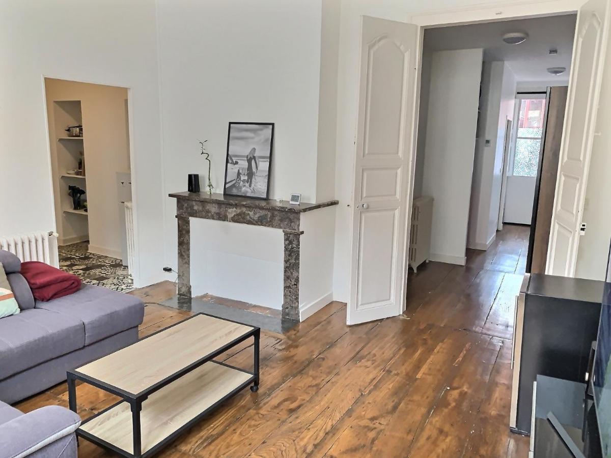 Apartament Wonderhost, Superbes Volumes Et Charme De L'Ancien Pau Zewnętrze zdjęcie