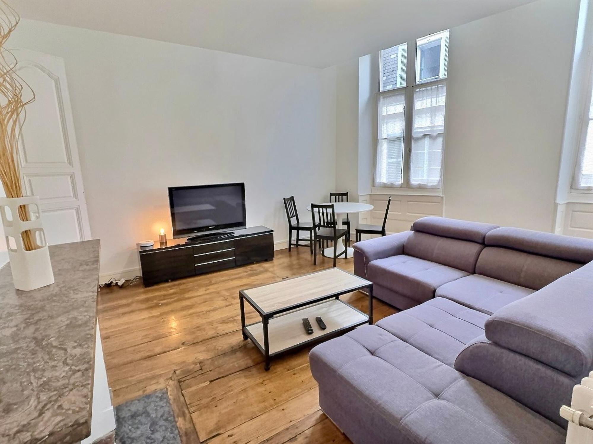 Apartament Wonderhost, Superbes Volumes Et Charme De L'Ancien Pau Zewnętrze zdjęcie